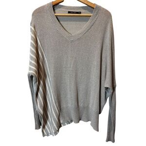Doe and Rae sweater size small oversized long sleeve gray v neck